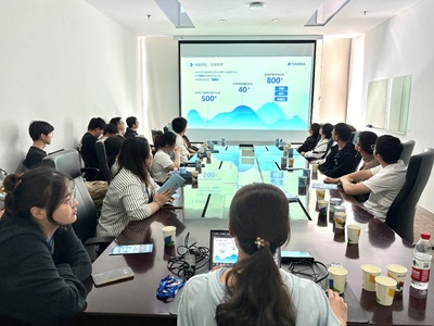 走進高新企業 創新引領未來 電信學院組織學生赴上海天馬微電子參觀學習